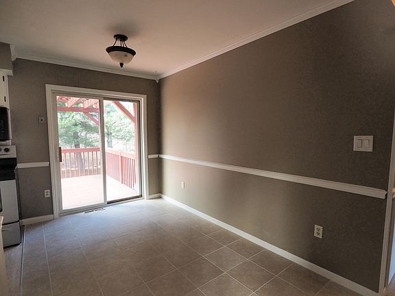 5th image of 3360 Meadowrun Dr NE