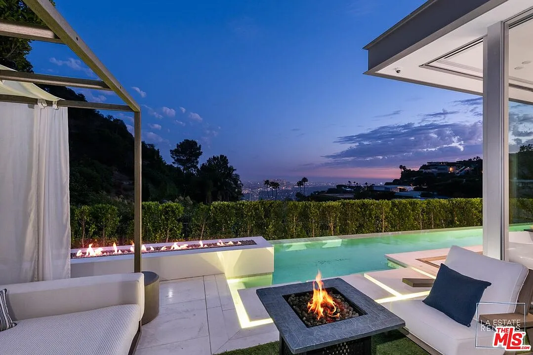 5 bed, 7.0 bath, 8290 sqft, $100,000 — Photo 4