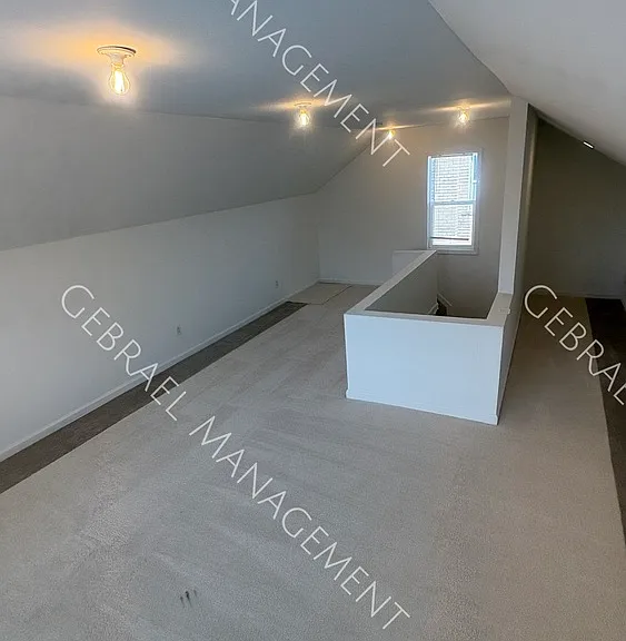17690 Hoover — Photo 7