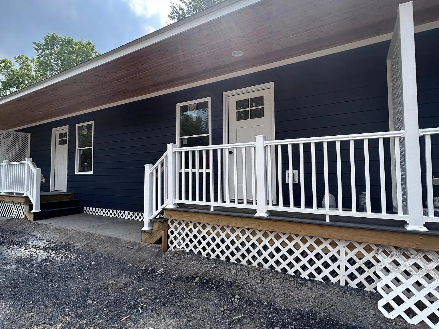 207 Simmons Ct — Photo 1