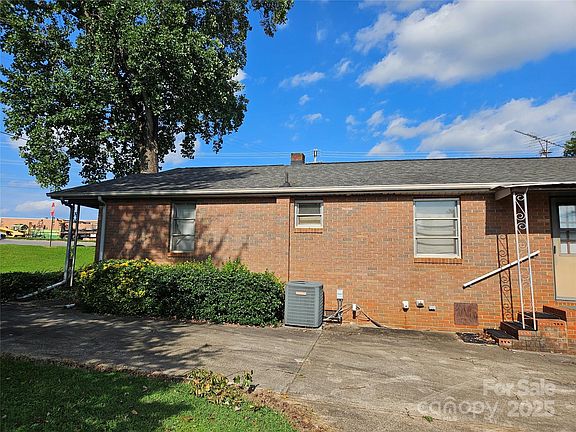 4th image of 105 Marble Rd