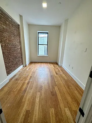 Rented by Aron Fried, LREB | media 21