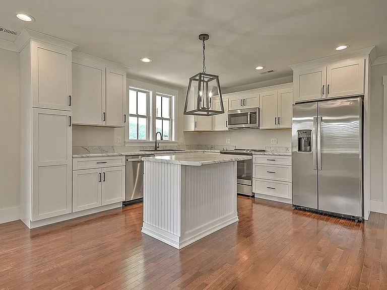 403 Silver Lake Rd — Photo 3