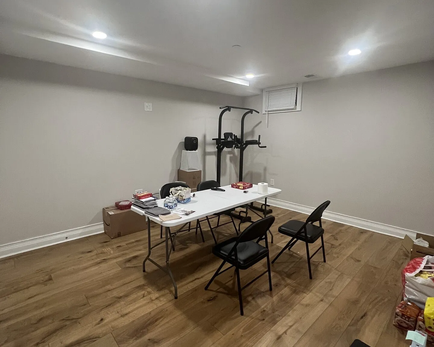 4 bed, 2.0 bath, 1295 sqft, $4,000 — Photo 3