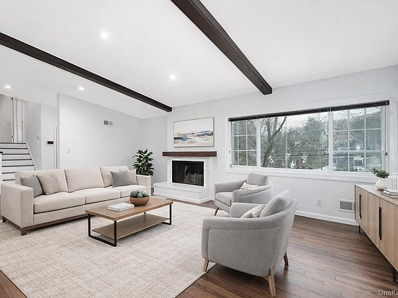 5th image of 415 Pinebrook Boulevard