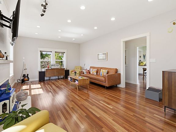 5th image of 349 S 6th St