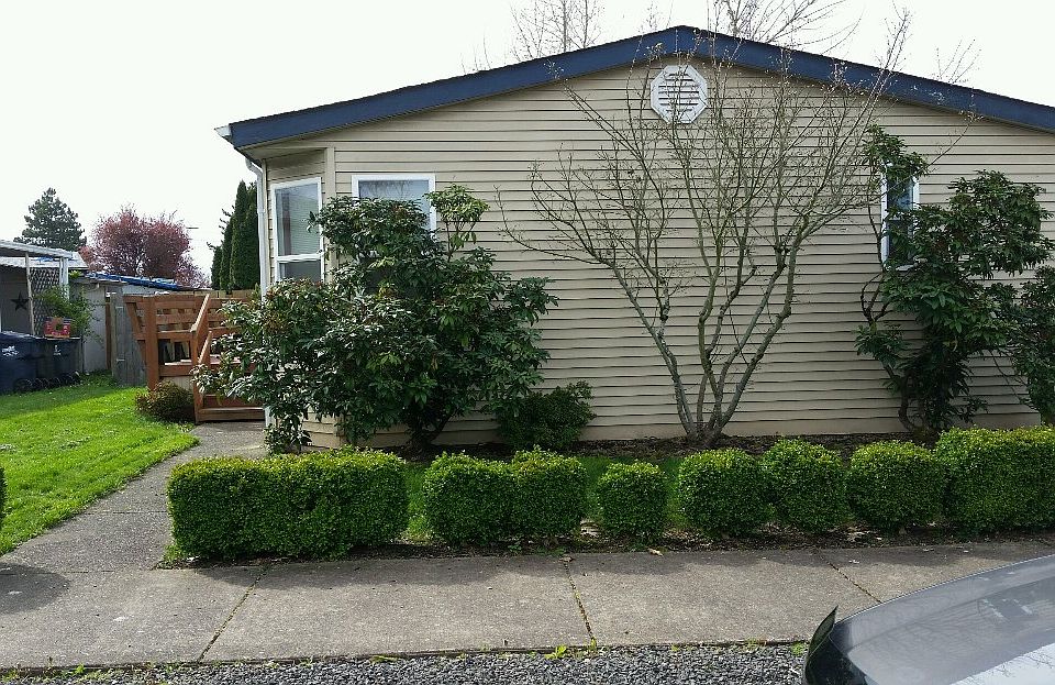2nd image of 463 Lochaven Ave