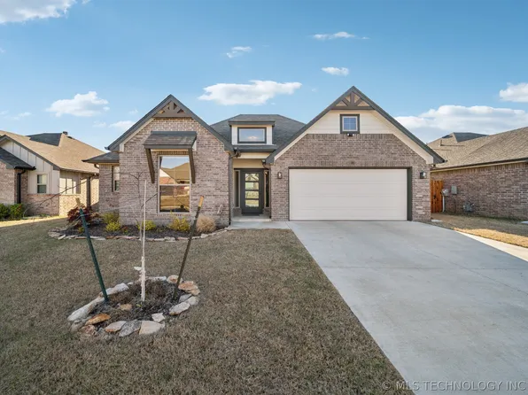 5206 S Walnut Creek Dr, Sand Springs, OK 74063