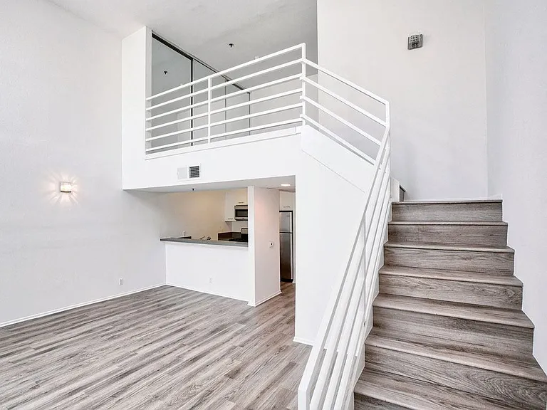 1837 Whitley — Photo 10