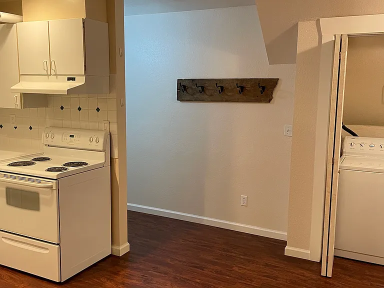 411 E Ermina Ave #B — Photo 7