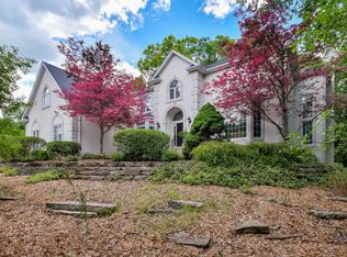 36W244 Fieldcrest Dr, St Charles, IL 60175