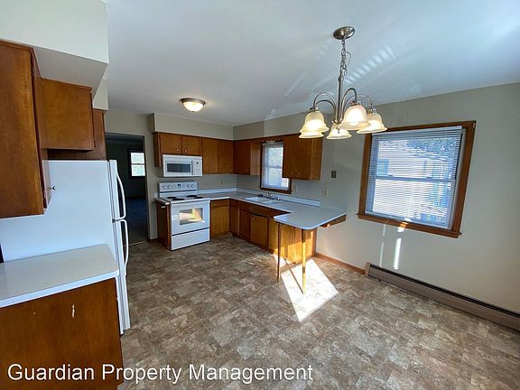 4th image of 734 Idaho Ave E
