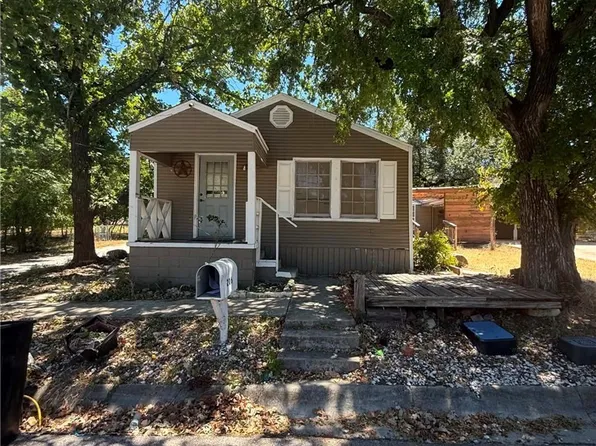 206 W Avenue B, Lampasas, TX 76550