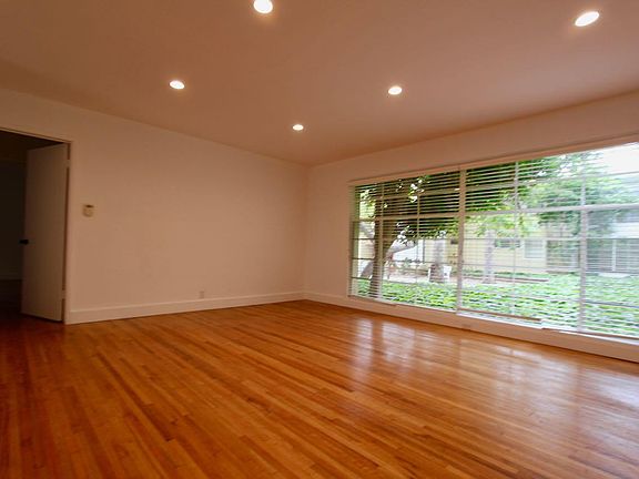 5th image of 451 San Vicente Blvd APT 1