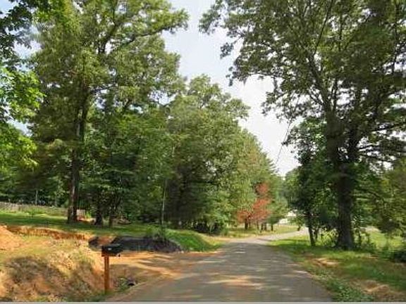 Exterior Neighborhood (street photo)