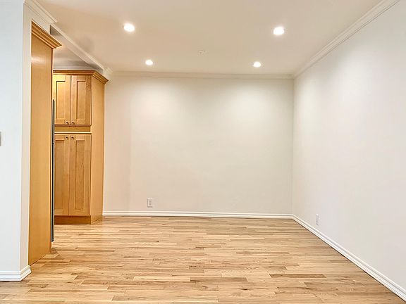 3rd image of 8219 Norton Ave