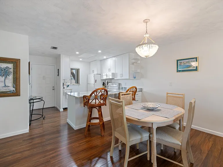 431 Airport Ave E #207 — Photo 8
