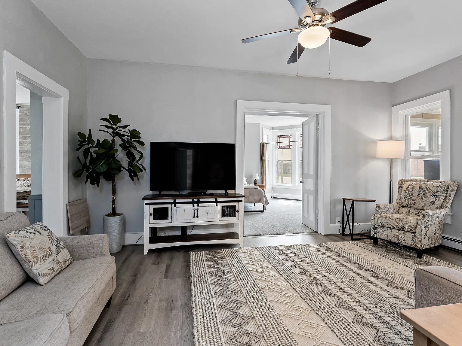 5 bed, $3,000 — Photo 4