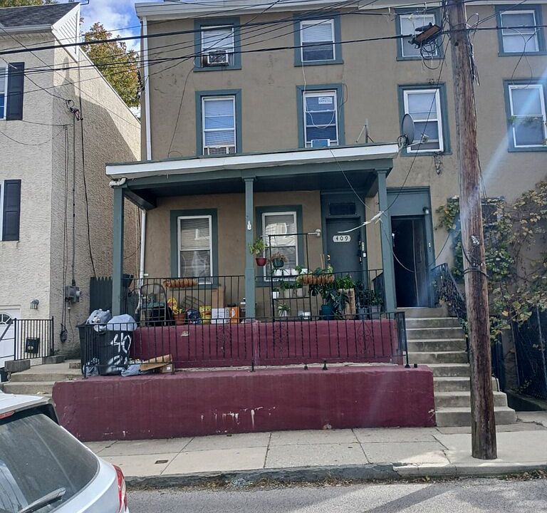 1st image of 409 Dupont St Floor 1