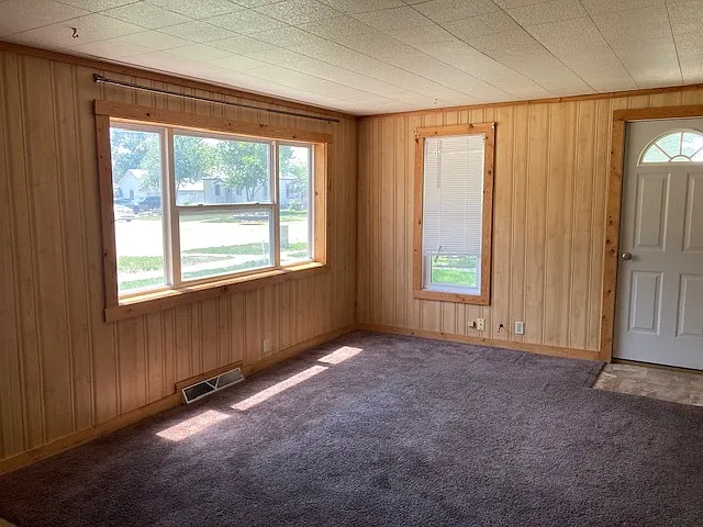 402 E 24th St - 402 E... — Photo 2