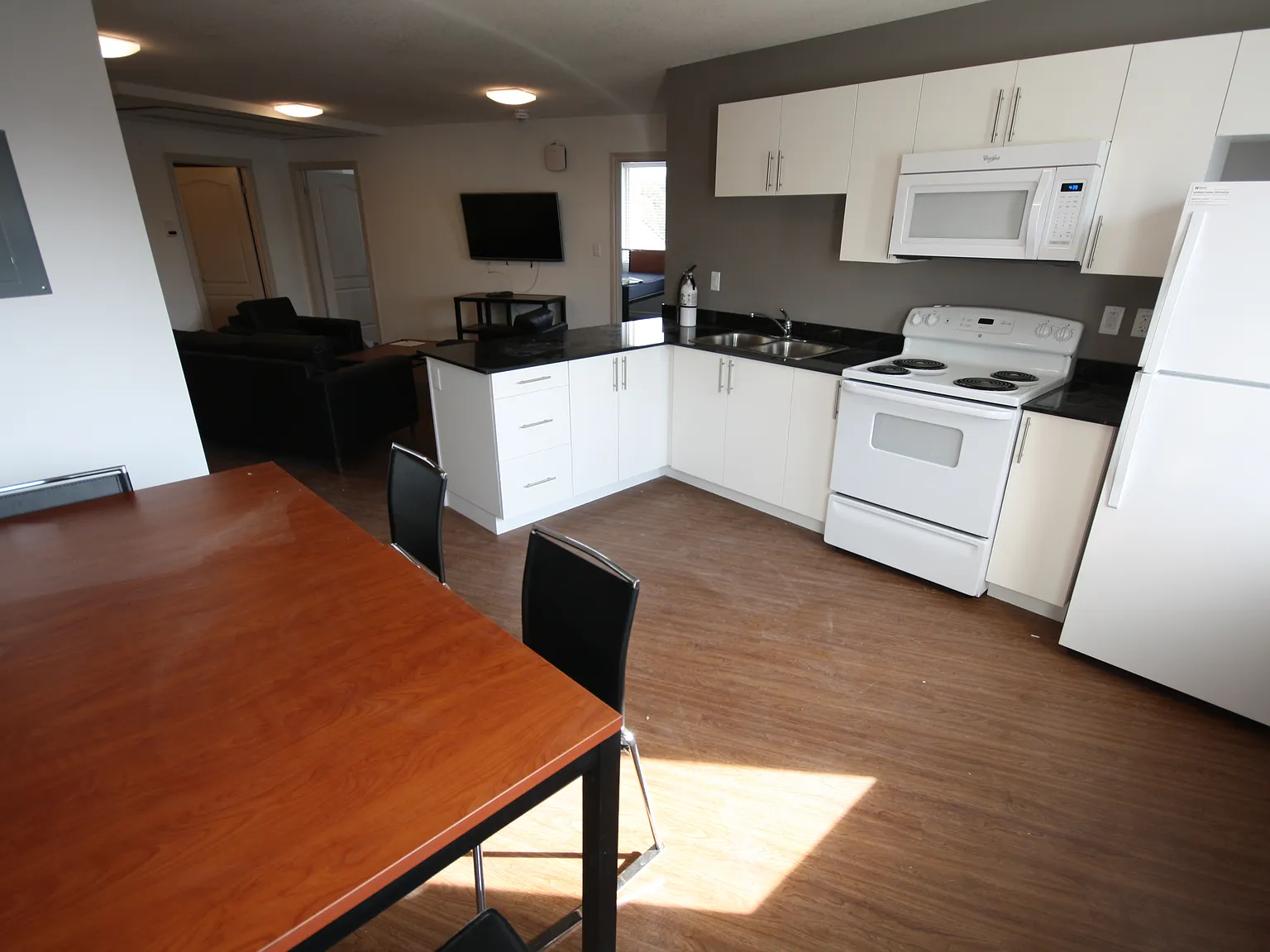 1100 Main Street West Hamilton — Photo 3