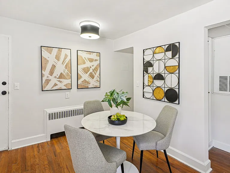 Cameron Court Apartments — Photo 52