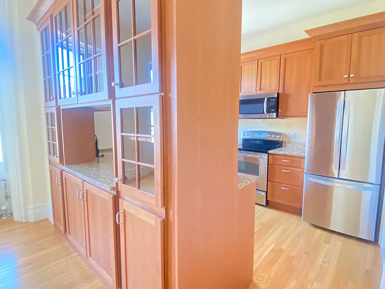 39 Commonwealth Ave #3R — Photo 4