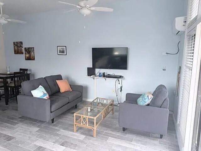 2 bed, 950 sqft, $2,000 — Photo 2