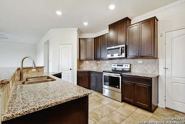 3302 Uresti Flds — Photo 8