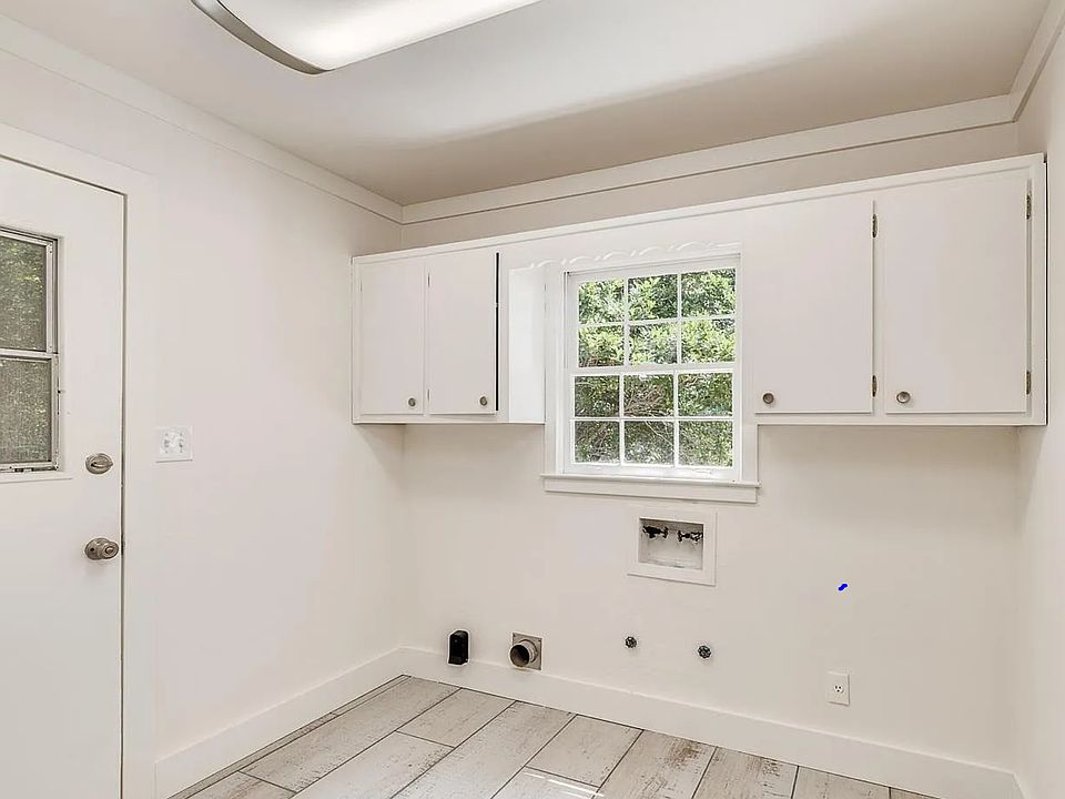 1st image of 2281 Sherbrooke Dr