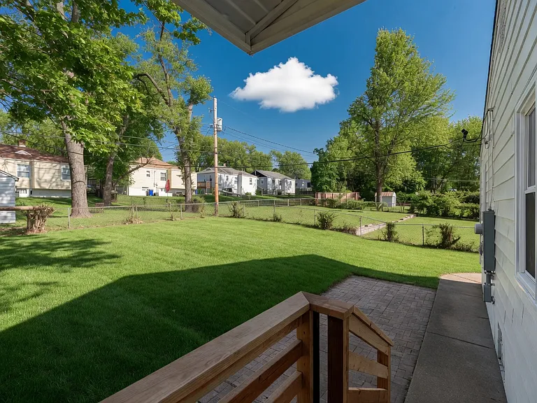 9429 Harold Dr — Photo 25