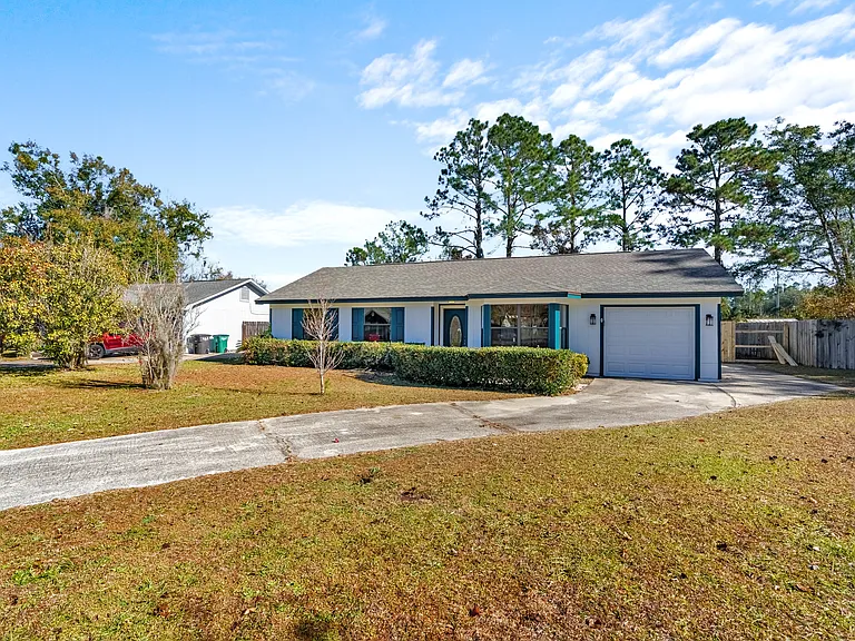 404 Westgate Cir — Photo 3