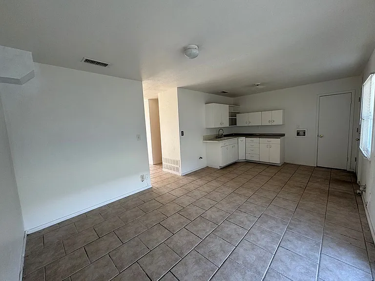 3107 Merrill Ave — Photo 8