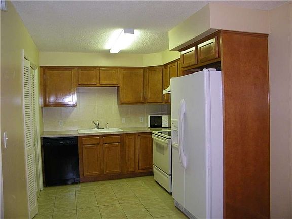 3rd image of 2700 Mizell Ave APT 202A