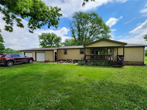 564 N 210th St, Arma, KS 66712