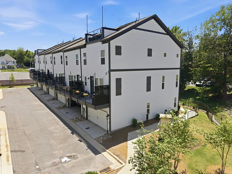 3008 Oak Landing Dr — Photo 41
