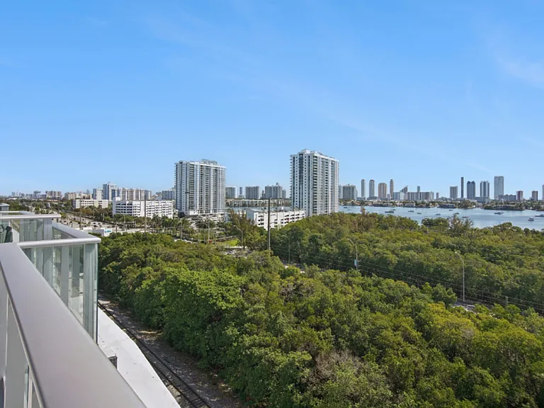 Aura North Miami Beach — Photo 20