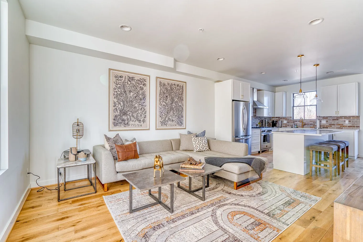 2 bed, 2.0 bath, 2045 sqft, $5,262 — Photo 4
