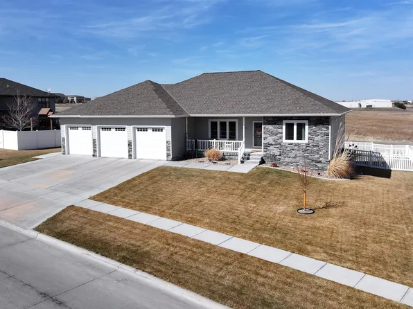 1305 W 50th St, Kearney, NE 68845