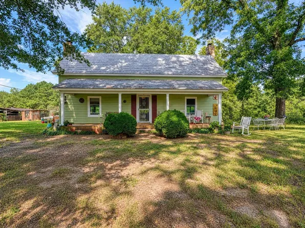200 Lowe Ln, Inman, SC 29349
