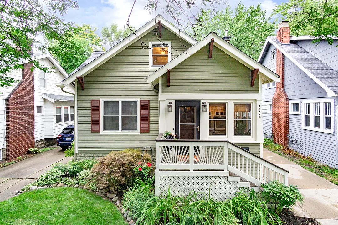 326 Leroy St photo 1