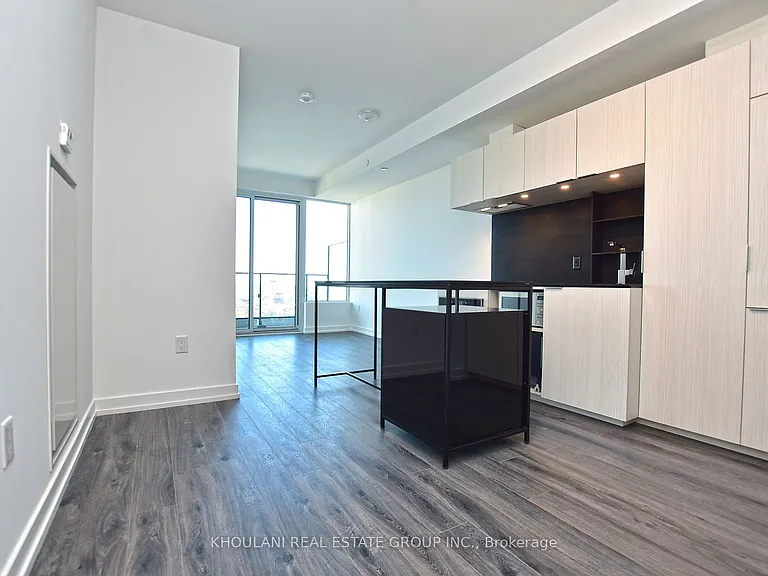 77 Shuter St #Penthouse 08 — Photo 2