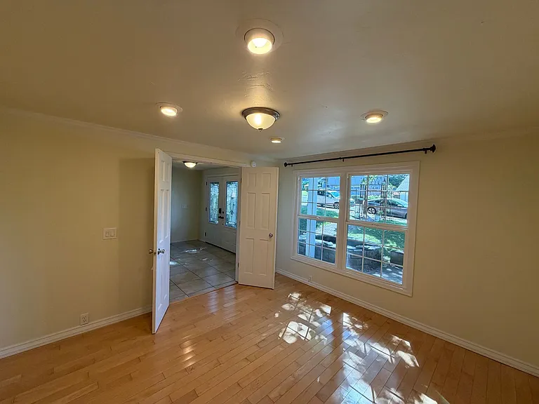 2735 Almaden St — Photo 4