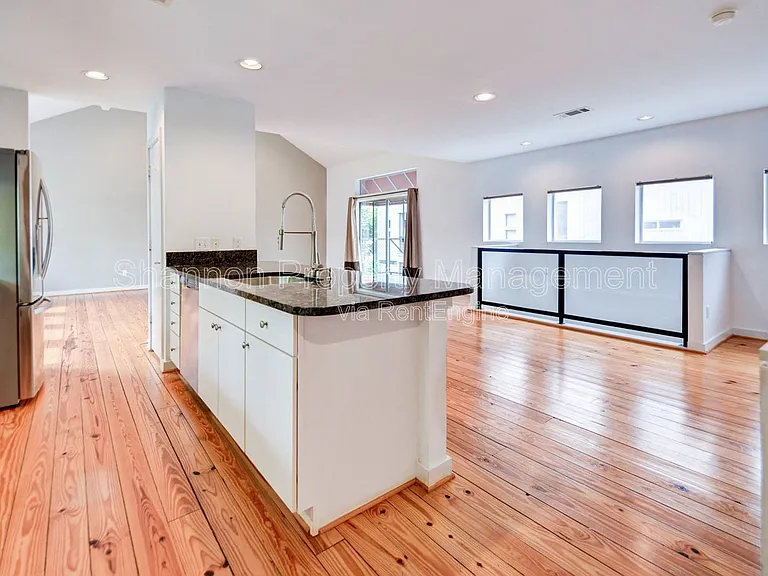 822 Ruthven St — Photo 3