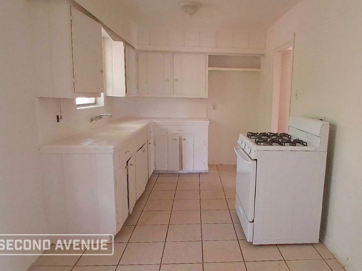3 bed, 2.0 bath, 1200 sqft, $1,379 — Photo 3