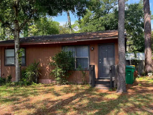 25 6th St #A, Shalimar, FL 32579