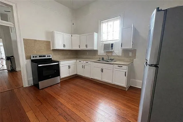 4 bed, 2.0 bath, 2000 sqft, $2,000 — Photo 2