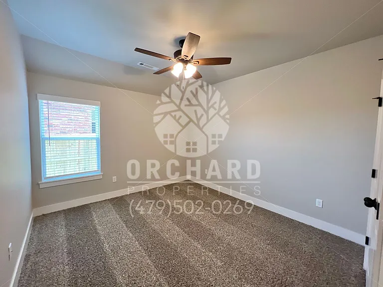 592 Bradford Dr — Photo 12