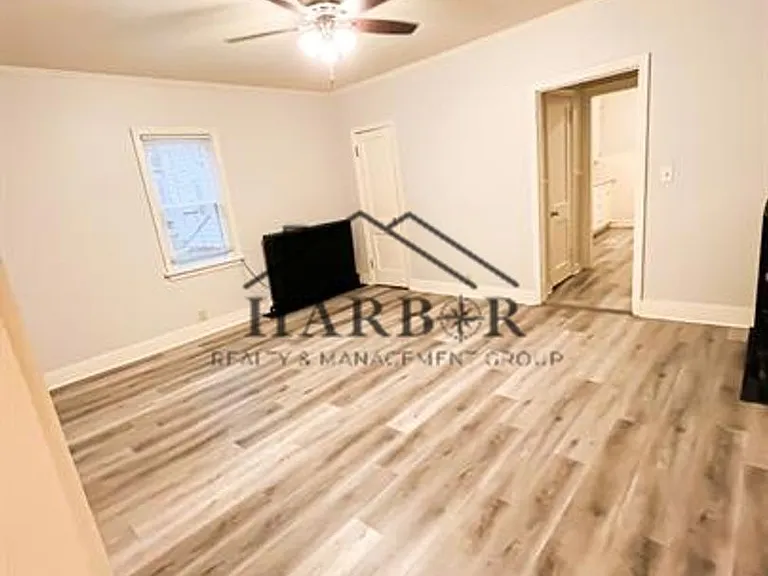 123 11th Ave SE #2 — Photo 13