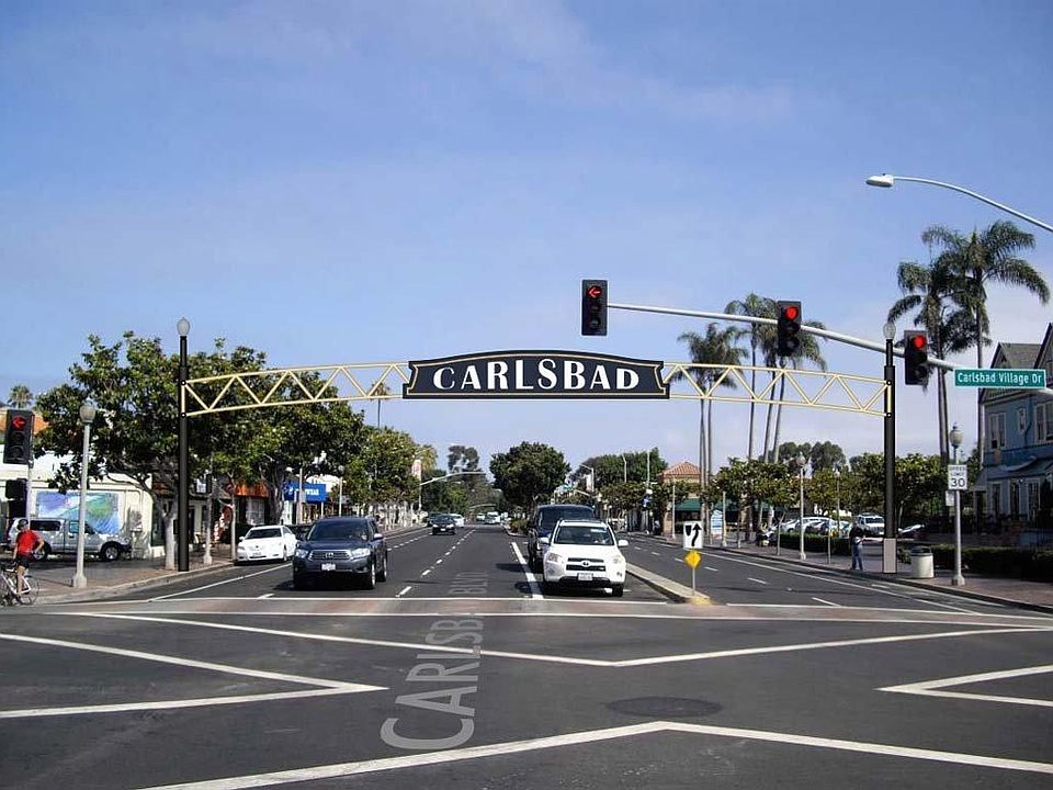 Check out plenty of upscale trendy places to eat! Shop at surf stores, nightlife at plenty of bars and special events in the village. If daytime fun is your thing, check out beachwear, funky lunch eateries, ice cream to die for and coffee places galore. P